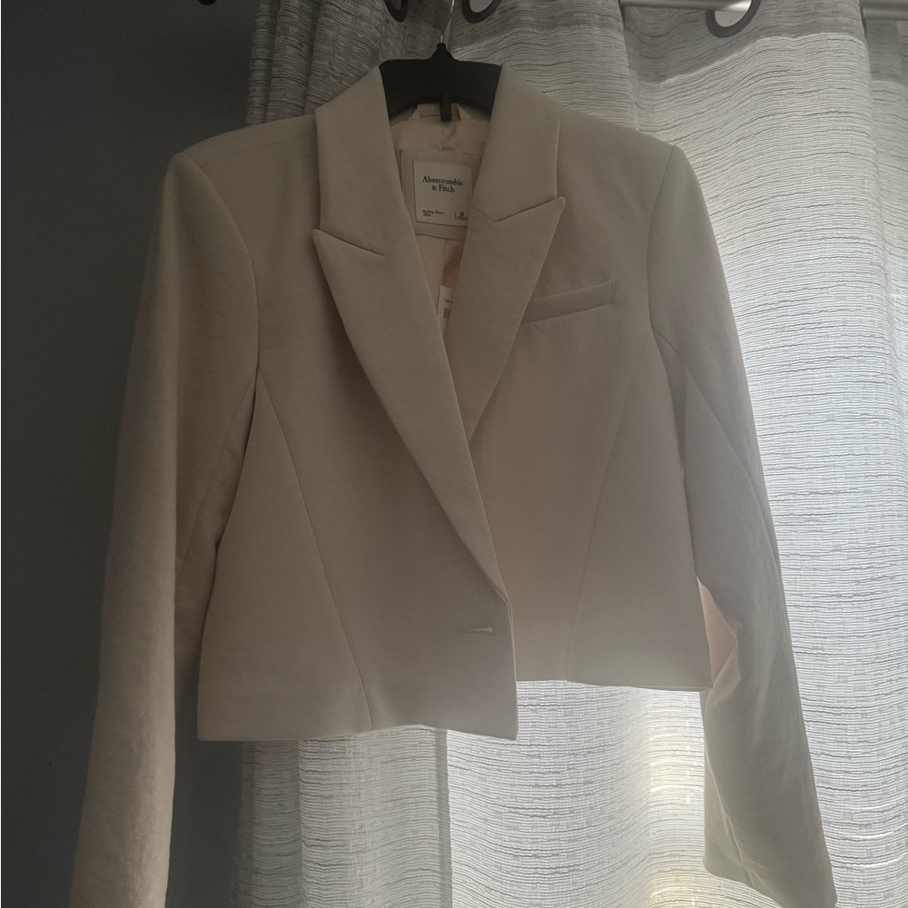 Abercrombie Cropped Cream Tailored Blazer